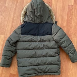 Unisex olive green kids size 6 kids with fur around the hoodie use twice
